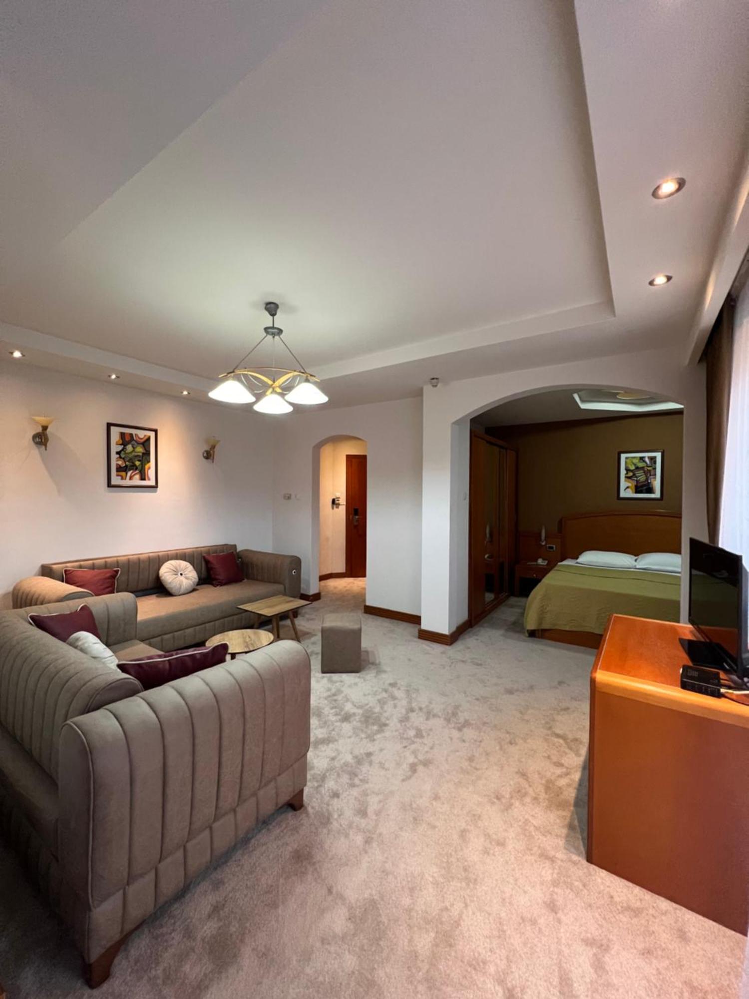 Hotel Princi I Arberit Приштина Екстер'єр фото